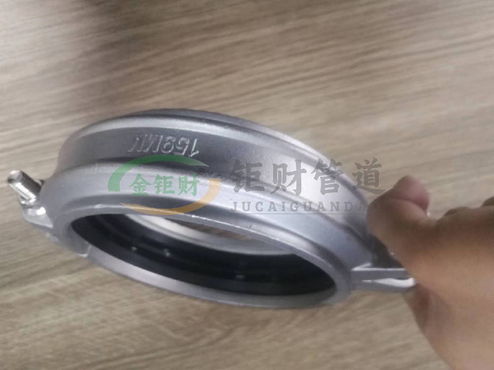 运输不锈钢水管时要用东西把水管包装和固定好